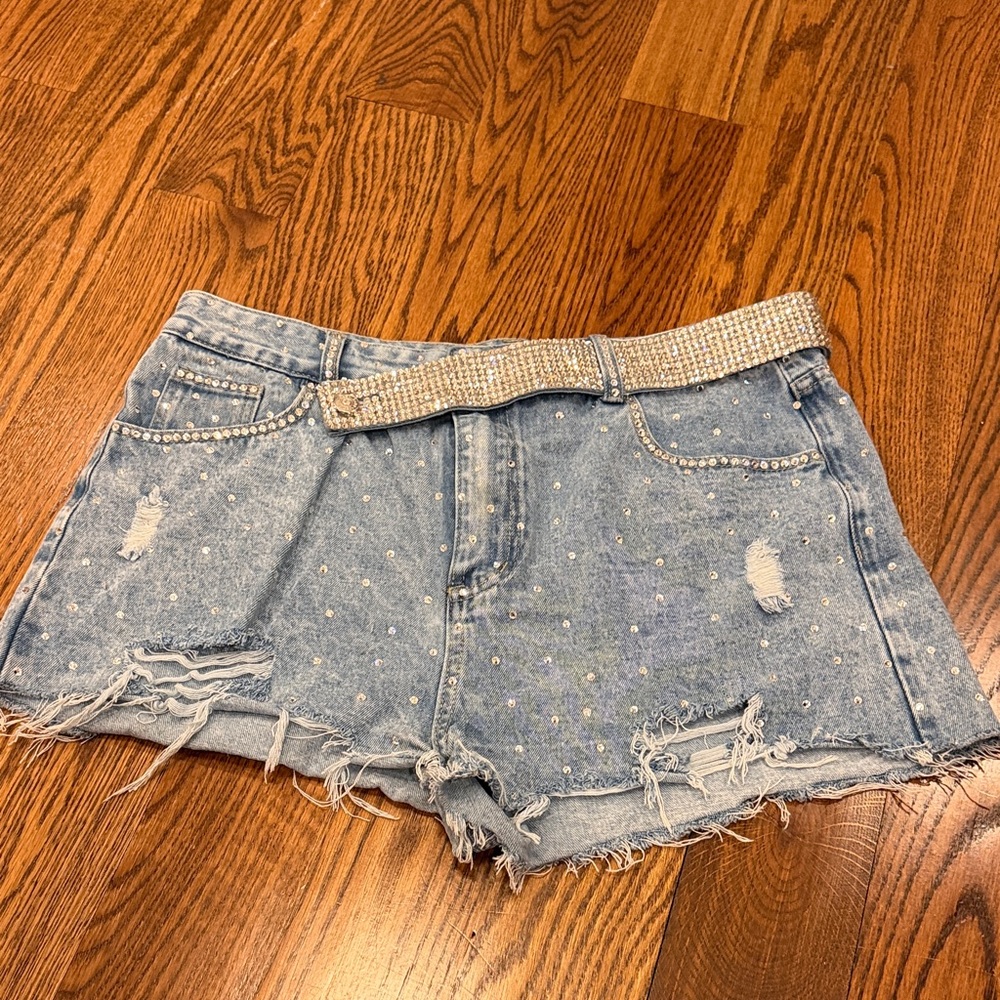 Stylish Blue Denim Women's Shorts with Belt